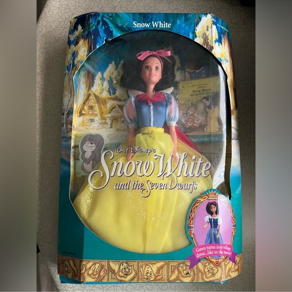 Walt Disney's Snow White Doll - Picture 1 of 13